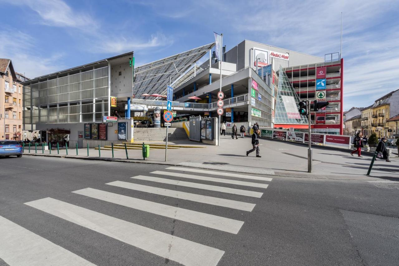 Bpr Shiny Deluxe Home Budapest Exterior photo